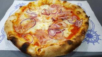 Pizza In Piazza food