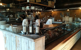 Enoteca Del Bugiardo With Wine Shop Buglioni food