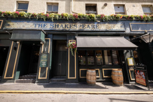 Shakespeare Tavern outside