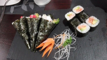 Lupo Sushi food