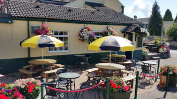 The Cross Keys inside