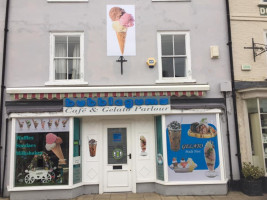 Bubblegums Gelato Parlour outside