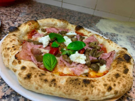 Pizzeria Strano Ma Vero food