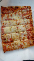 Pizza Al Cubo food