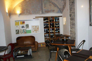 Porta Aurea Food Wine inside