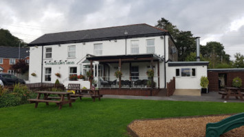 The Ynysmeudwy Arms outside