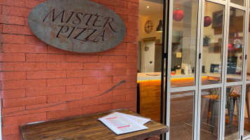 Mister Pizza food