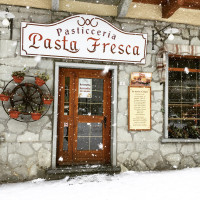 Pasta Fresca outside