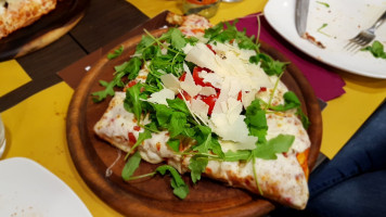 Karma Pizza Al Trancio food