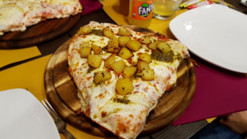 Karma Pizza Al Trancio food