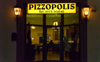 Pizzeria Pizzopolis Di Frezza Giorgio C. inside