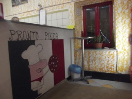 Pronto Pizza inside