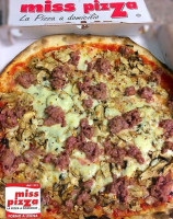 Miss Pizza Tor Vergata food