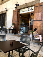 Caffe Vasari outside