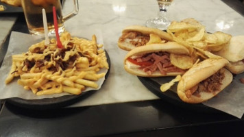 100 Montaditos, Est food