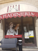 La Piadineria Via Ghinaglia outside