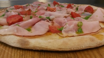 La Pizza Di Laura food