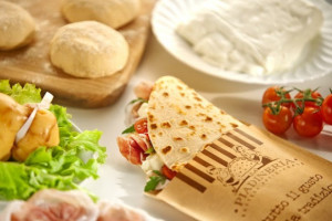 La Piadineria Viale Italia food