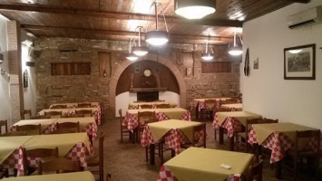 Borghi's Pizzeria Braceria inside