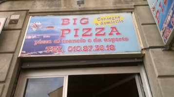 Big Pizza outside