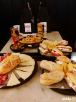 100 Montaditos food