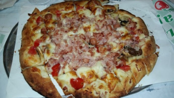 Aleci Pizzeria food