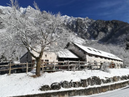 Agriturismo Malga Cate outside