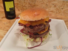 Burbee Artisanal Burger Beer food