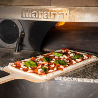 Mano Pizza food