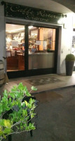 Caffe Pikabo outside