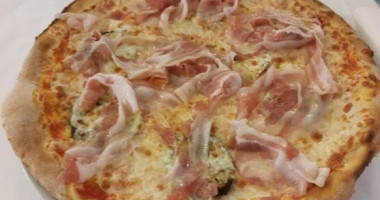 Al Pavone Pizzeria food