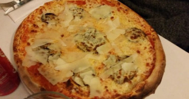 Al Pavone Pizzeria food