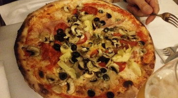 Al Pavone Pizzeria food