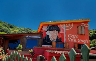 Cafe Van Gogh outside