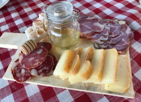 Cascina Schiccio food