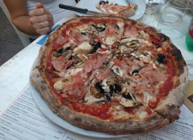 Al Vicolo Pizza Vino food