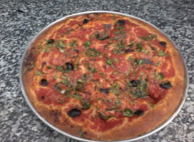 A Tutta Pizza food