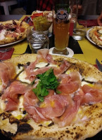 Pizzeria A Taverne food