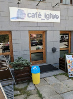 Cafe Igloo outside