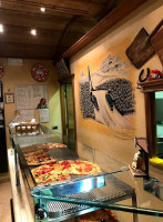 Ampezzo Pizza food