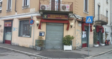 Bordeaux Pizzeria outside