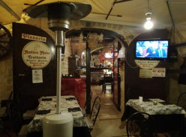 Alla Taverna Dell'antico Molo inside