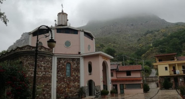 Al Santuario inside