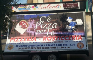 C'è Pizza Per Te outside