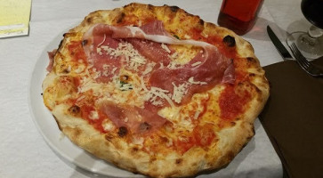 Condor E Pizzeria food