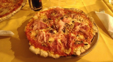 Pizzeria Calogero food