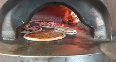 C'e Pizza Per Te 2 food