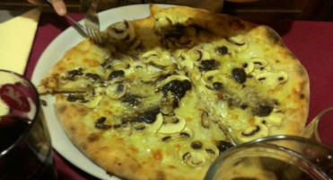 C'e' Pizza Per Te food