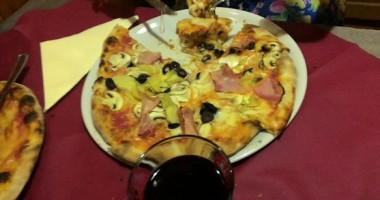 C'e' Pizza Per Te food