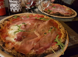 Antica Pizzeria Guglielmo food